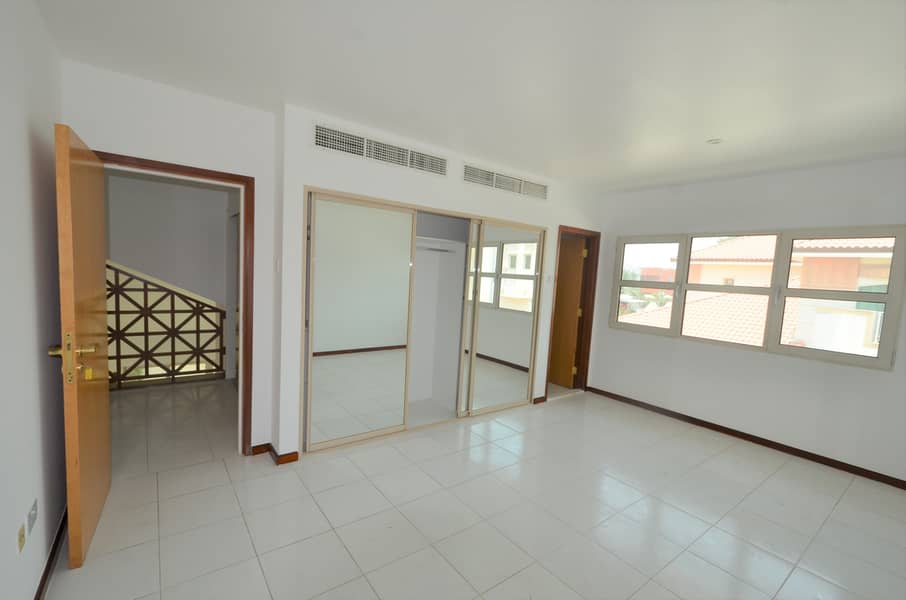 11 Freshly Renovated 5BR Villa with garden and shared Pool