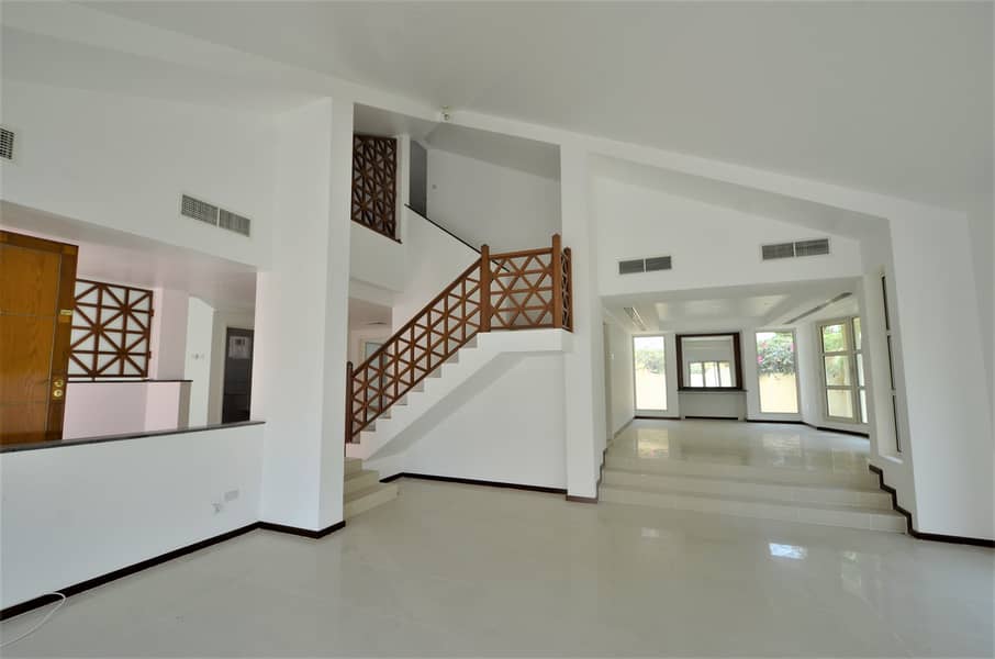 12 Freshly Renovated 5BR Villa with garden and shared Pool