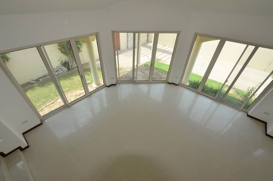 14 Freshly Renovated 5BR Villa with garden and shared Pool