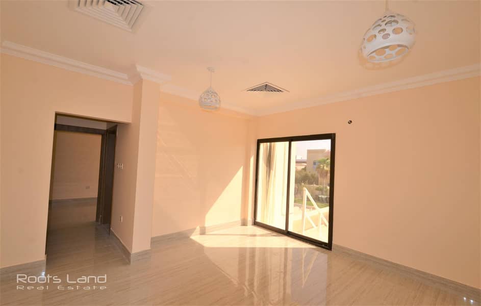 9 Refurbished 4bedroom villa Close to the Beach