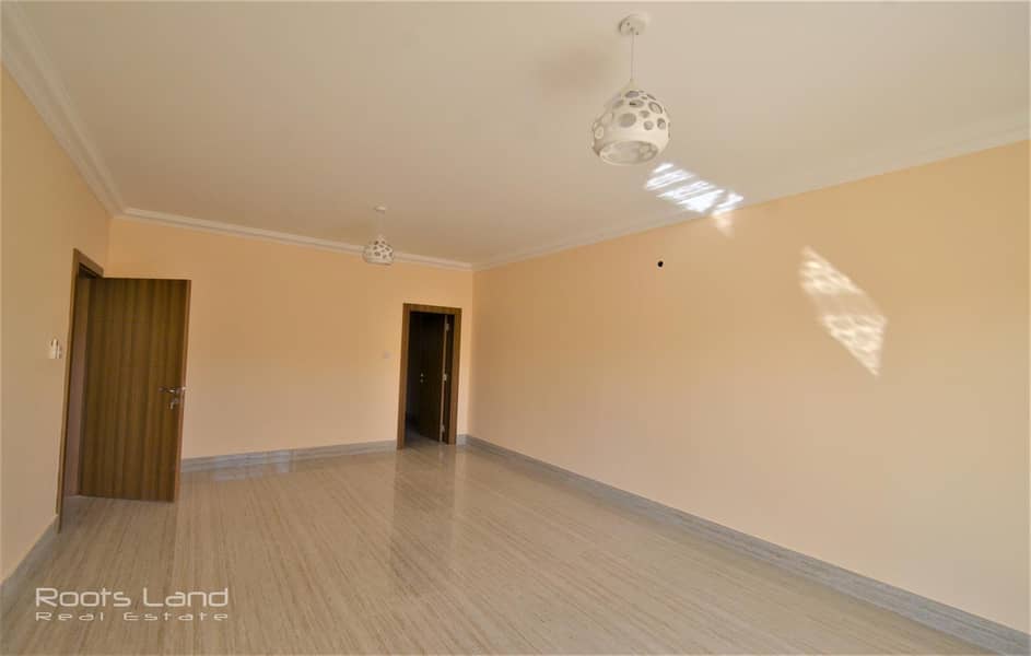 14 Refurbished 4bedroom villa Close to the Beach