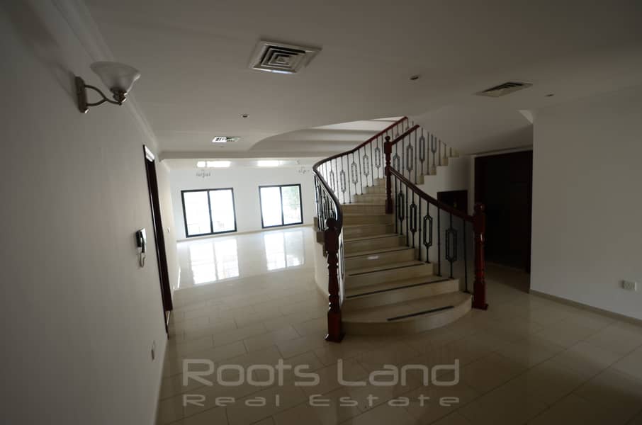 4 2 storey 4bed villa in Umm Suqeim with maintenance