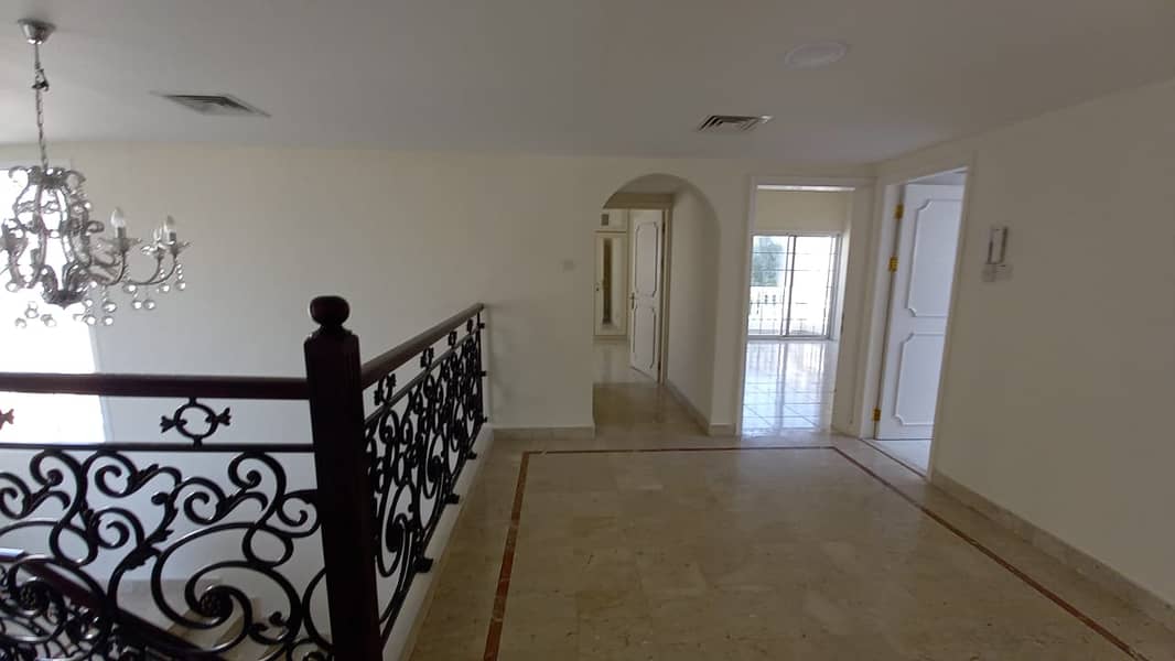 7 Renovated|5BR Villa |Grate Location