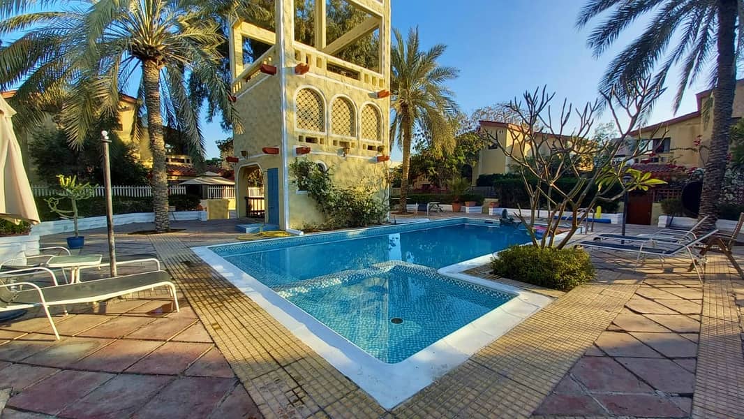 7 Lovely Upgraded villa Shared Pool