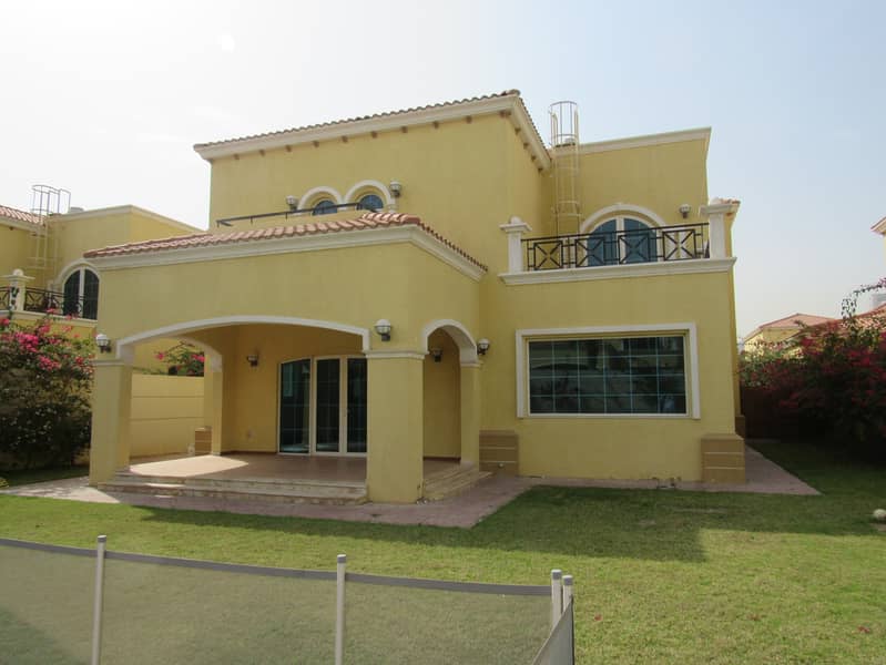 Exclusive Well Landscaped Villa With Pool and Large Garden