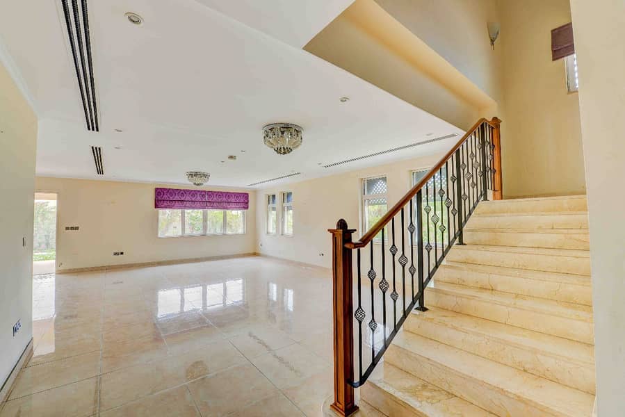 5 Well Landscaped Villa With Pool and Huge Garden