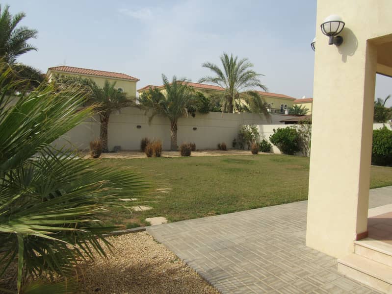 12 Exclusive Well Landscaped Villa With Pool and Large Garden