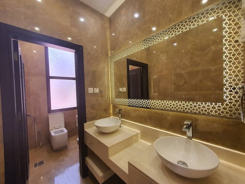 8 Upgraded 5 Bedroom Villa | Majlis | Maid