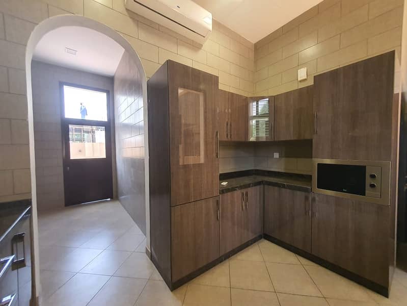 14 Upgraded 5 Bedroom Villa | Majlis | Maid