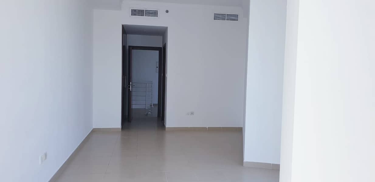 Spacious and bright apartment on higher floor