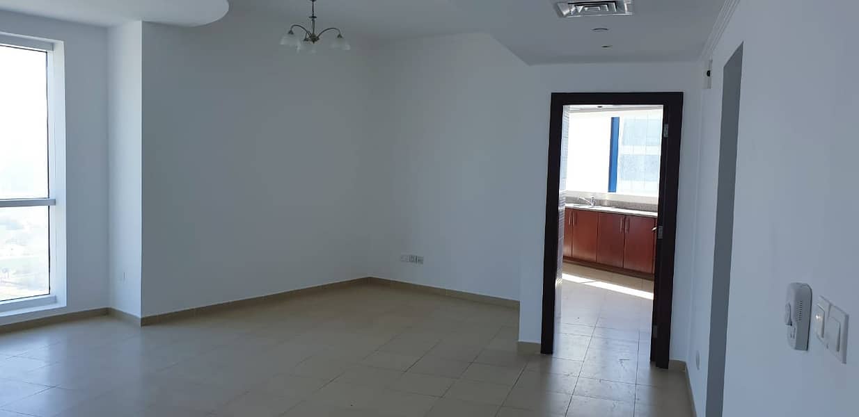 4 Spacious and bright apartment on higher floor