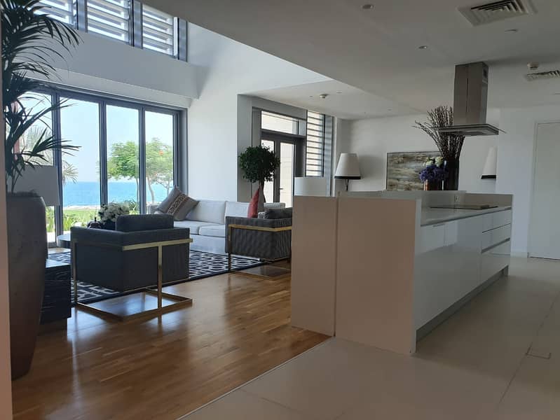 5 World Class Sea View 4 BR Townhouse With Maid With a 7 Years Handover.