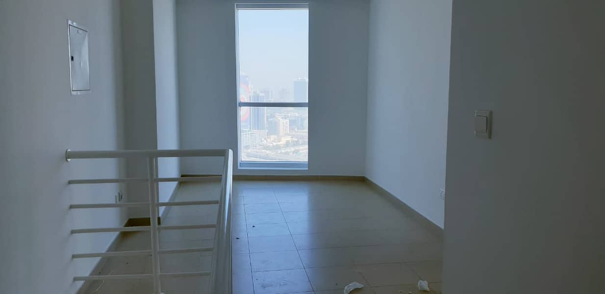 8 Spacious and bright apartment on higher floor