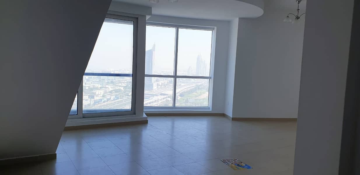 9 Spacious and bright apartment on higher floor