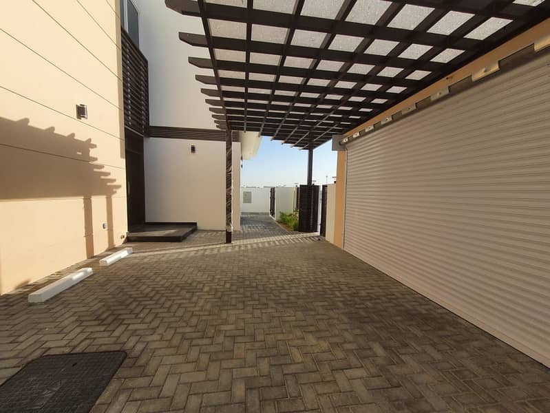 19 Brand New Modern 5 BR Villa With Maid and Pool