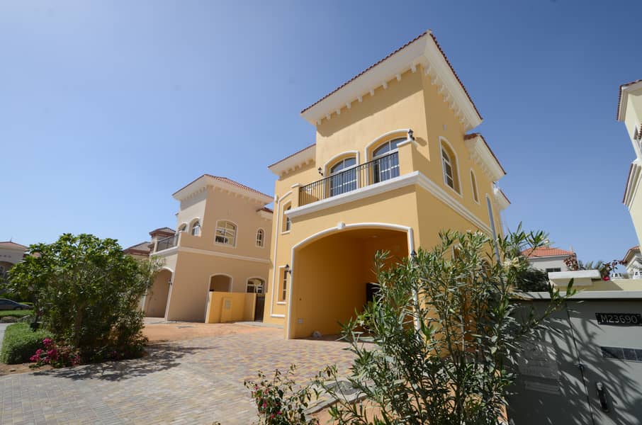 10 Exclusive Villa With Maintenance contract & Pool