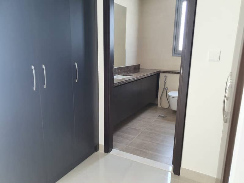 8 Upgraded Brand New BR Villa With Maid