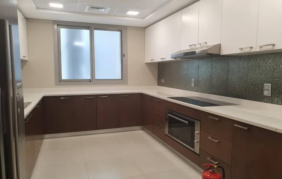 5 Upgraded 3BR Apartment With Burj Al Arab View