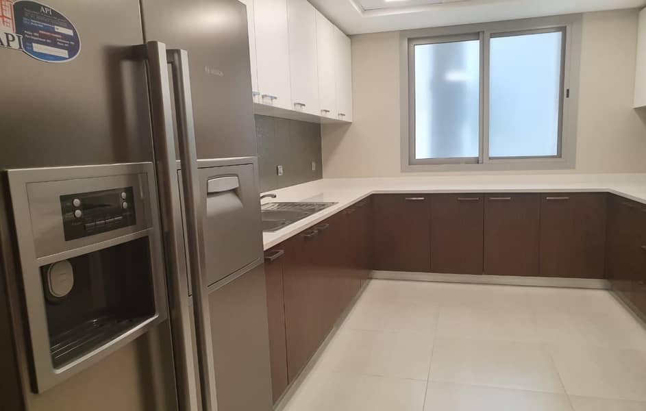 6 Upgraded 3BR Apartment With Burj Al Arab View