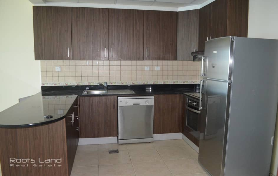 4 Well Maintained and High Floor Apartment