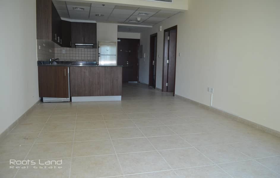 6 Well Maintained and High Floor Apartment
