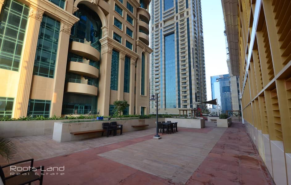 10 Well Maintained and High Floor Apartment