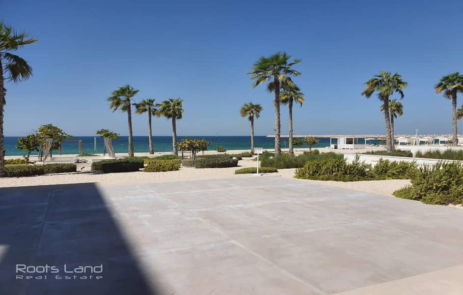13 Luxurious Sea Front 4BR Townhouse