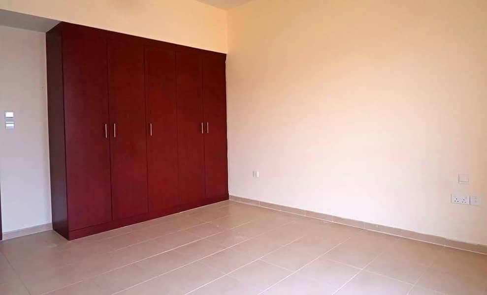 Large 3 bedroom apartment with sea and maina view