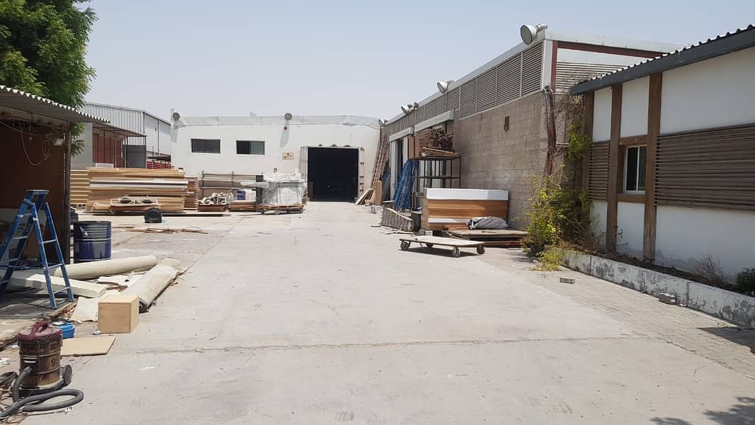 4 Huge warehouse centrally located in Al Quoz