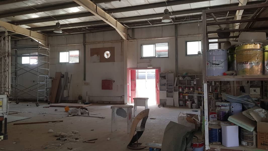 7 Huge warehouse centrally located in Al Quoz