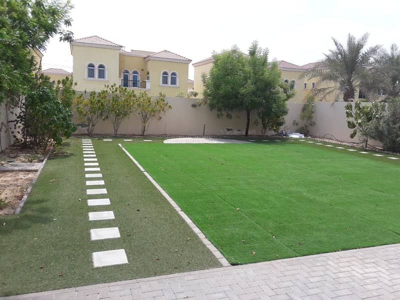 8 Must see Highly Upgraded Legacy 5 Bedroom Near Park