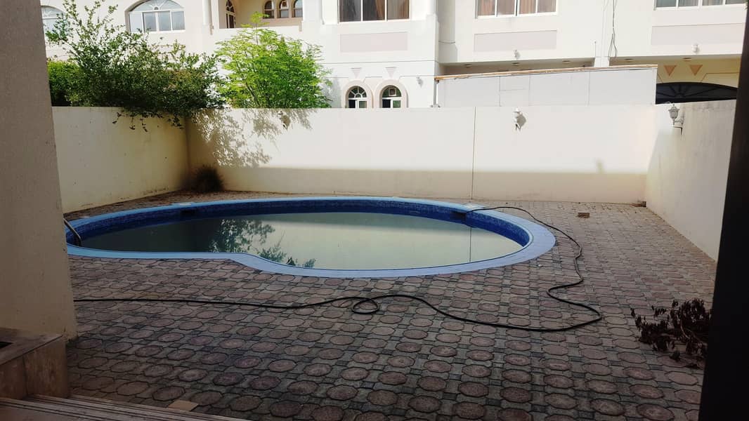 4 LArge 4 BR + Maid's Room with Private Pool