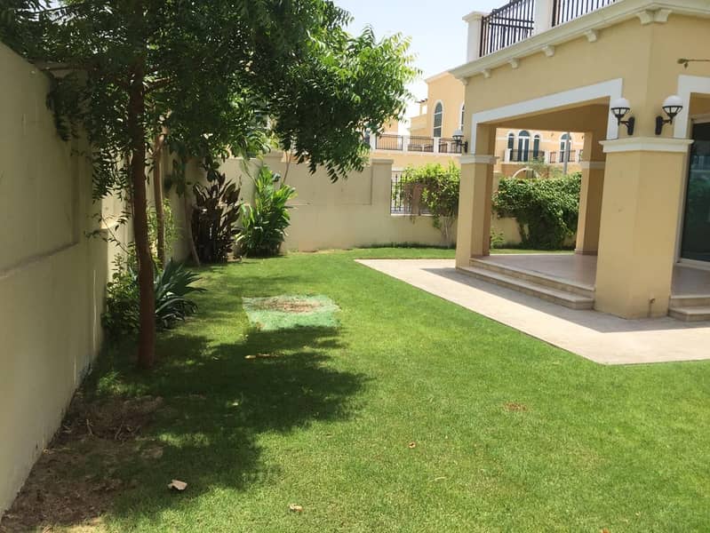 10 Amazing Corner Villa  4 BR  Single Row Away from Cables