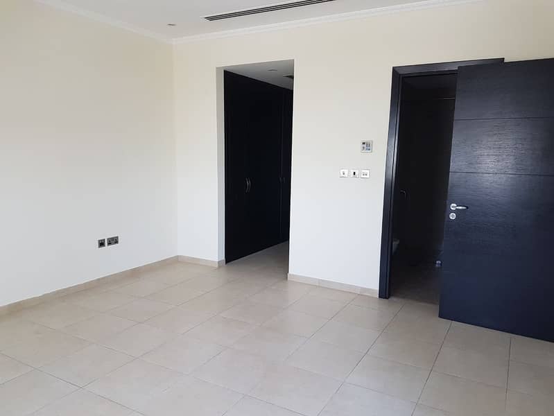 8 Amazing Deal 3 Bed + Maid's District 8 Single Row
