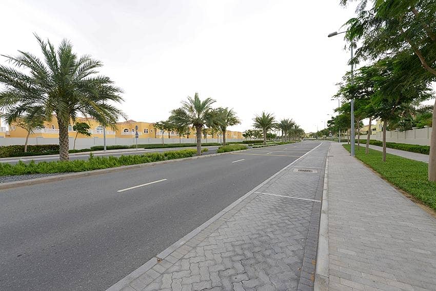 5 Exclusive Villa Plots in District 3 Jumeirah Park