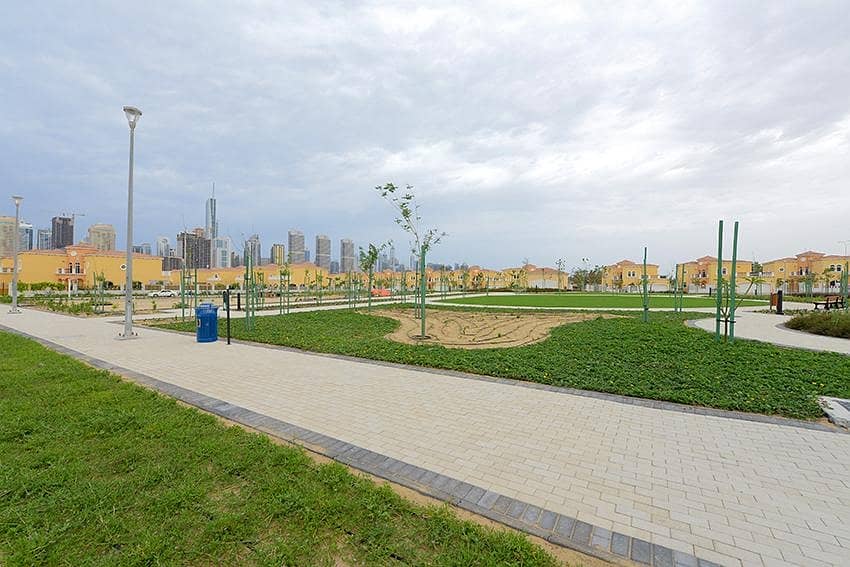 8 Exclusive Villa Plots in District 3 Jumeirah Park