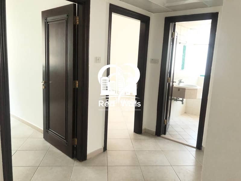 8 Awesome 3 Bedroom Hall Apartment in Tourist Club Area Near Electra Park