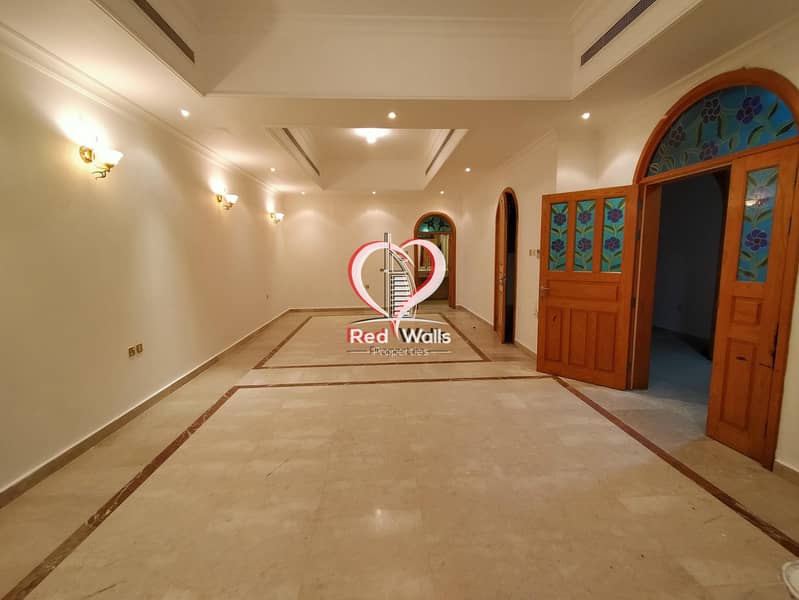 Private Villa 5 Bedrooms 2 Halls with Maid's Room and Driver's Room and 2 Parking