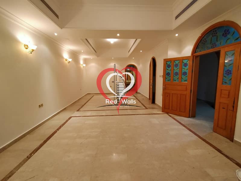 2 Private Villa 5 Bedrooms 2 Halls with Maid's Room and Driver's Room and 2 Parking