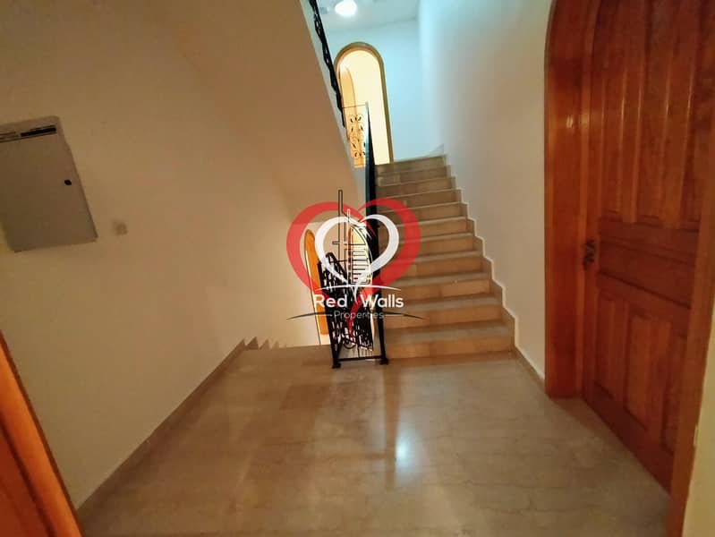 11 Private Villa 5 Bedrooms 2 Halls with Maid's Room and Driver's Room and 2 Parking