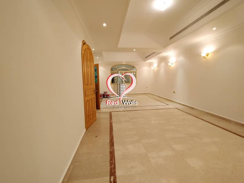 26 Private Villa 5 Bedrooms 2 Halls with Maid's Room and Driver's Room and 2 Parking