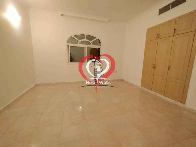 31 Private Villa 5 Bedrooms 2 Halls with Maid's Room and Driver's Room and 2 Parking