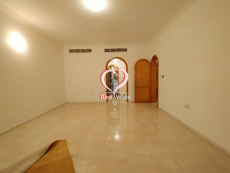 34 Private Villa 5 Bedrooms 2 Halls with Maid's Room and Driver's Room and 2 Parking