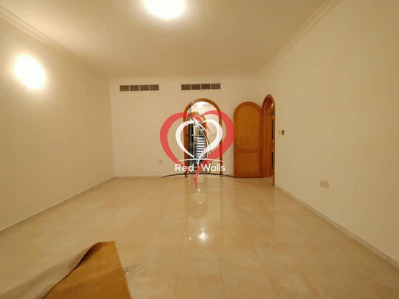 33 Private Villa 5 Bedrooms 2 Halls with Maid's Room and Driver's Room and 2 Parking