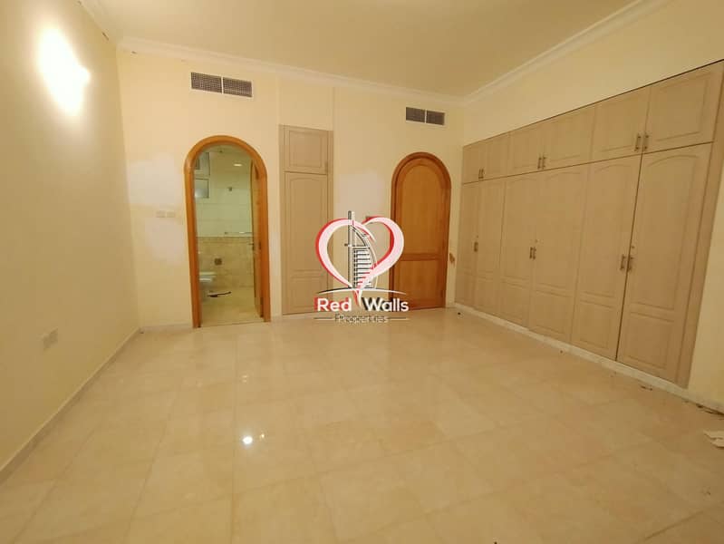 38 Private Villa 5 Bedrooms 2 Halls with Maid's Room and Driver's Room and 2 Parking