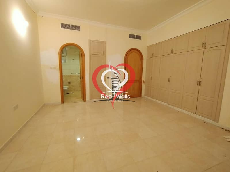 37 Private Villa 5 Bedrooms 2 Halls with Maid's Room and Driver's Room and 2 Parking