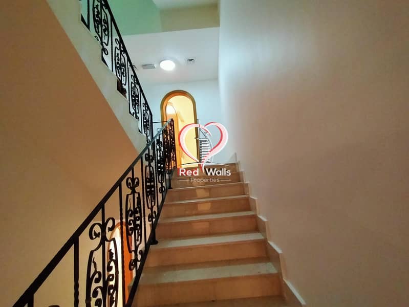 40 Private Villa 5 Bedrooms 2 Halls with Maid's Room and Driver's Room and 2 Parking