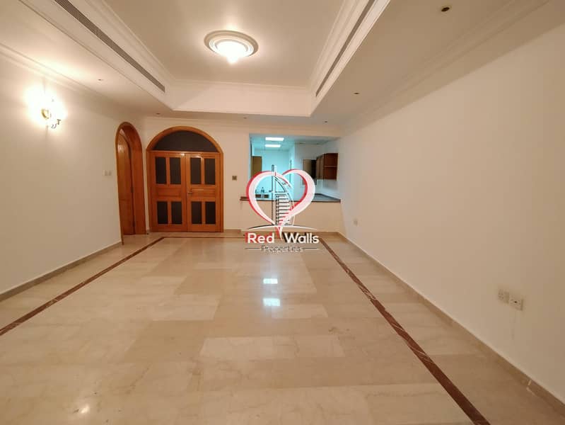41 Private Villa 5 Bedrooms 2 Halls with Maid's Room and Driver's Room and 2 Parking