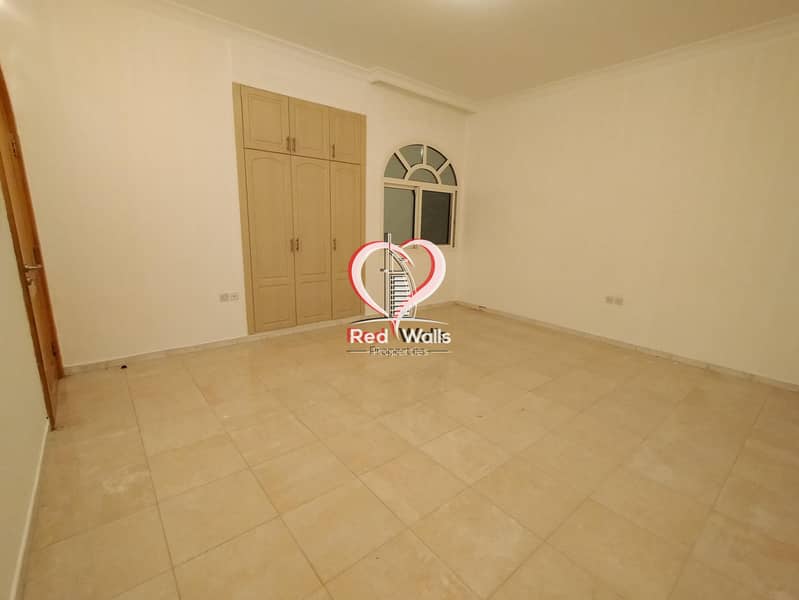 44 Private Villa 5 Bedrooms 2 Halls with Maid's Room and Driver's Room and 2 Parking