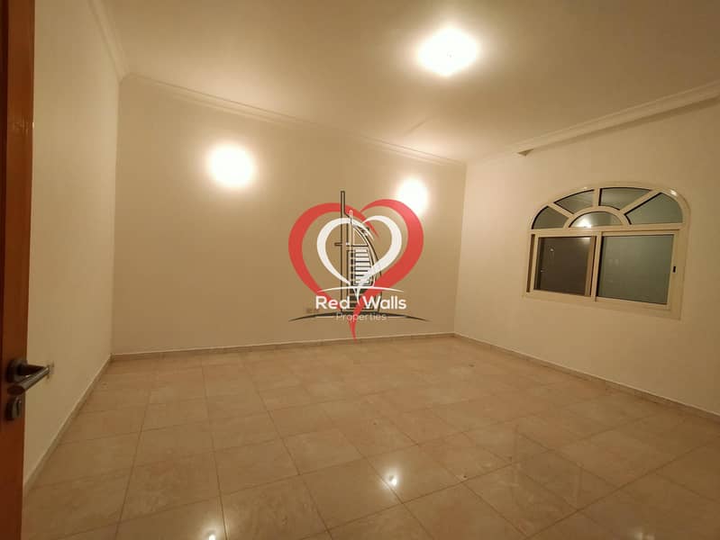 62 Private Villa 5 Bedrooms 2 Halls with Maid's Room and Driver's Room and 2 Parking